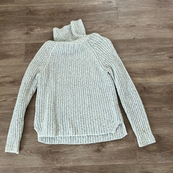 Abercrombie & Fitch Women’s Chunky Turtleneck Sweater Size M - Picture 5 of 5